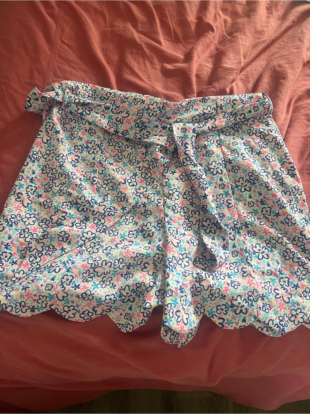 Lilly Pulitzer White Floral Scallop-Hem Shorts Fun Sun Repeat Ditsy